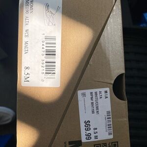 Woman's New Mia tennis shoes